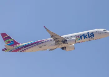 Un avión de Arkia despega del aeropuerto Ben Gurion, cerca de Tel Aviv, el 5 de mayo de 2026.