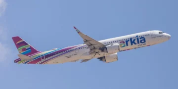 Un avión de Arkia despega del aeropuerto Ben Gurion, cerca de Tel Aviv, el 5 de mayo de 2026.