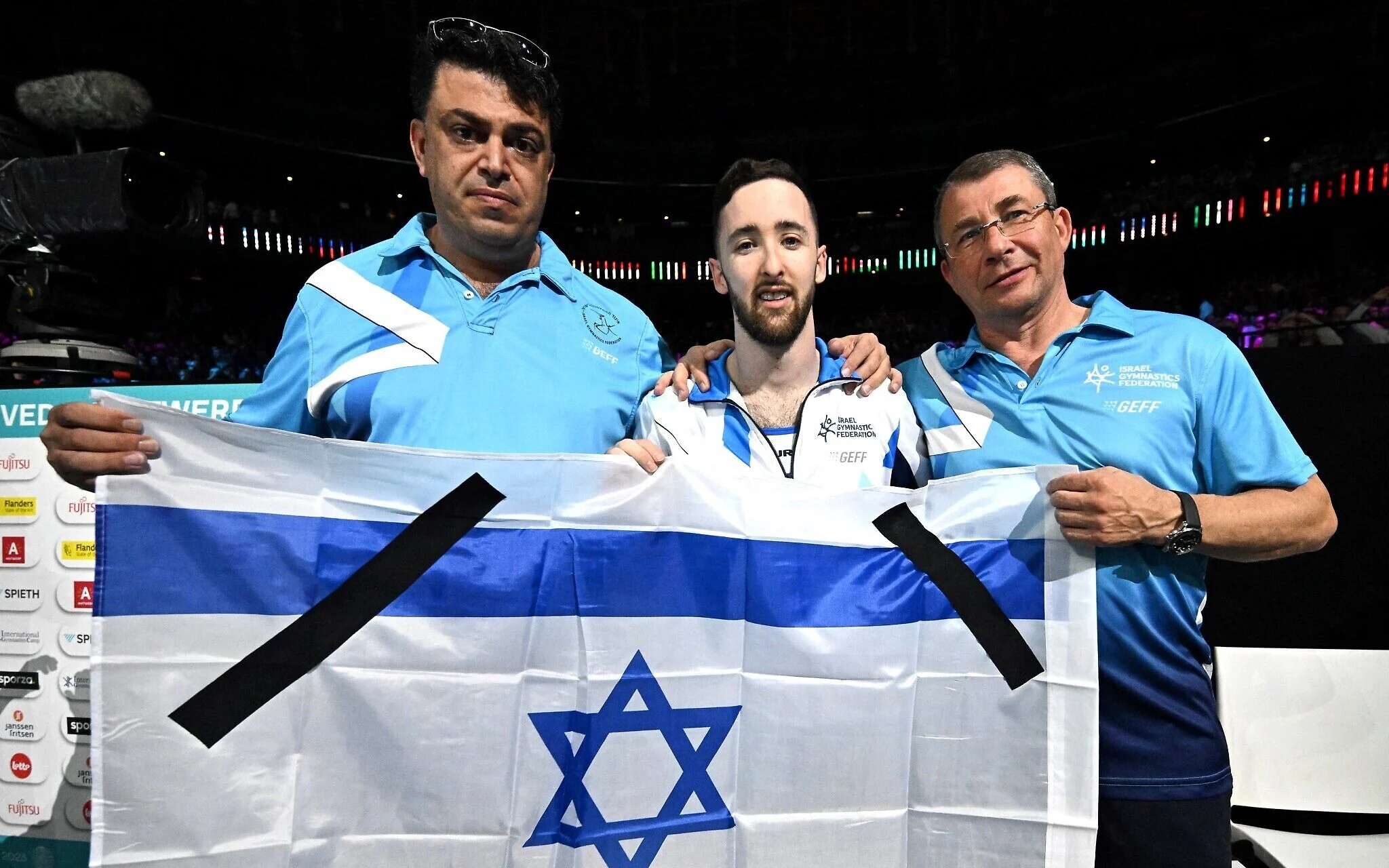 Artem Dolgopyat celebra su triunfo en la final de suelo del Mundial de Gimnasia Artística de Amberes en 2023