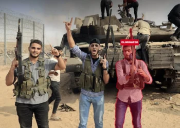 El terrorista de Hamás Abd al-Rahman Maher Abd al-Karim Ziyada ante un tanque de las FDI el 7 de octubre de 2023, en una imagen publicada por el ejército el 28 de junio de 2026, que indicó que fue eliminado.