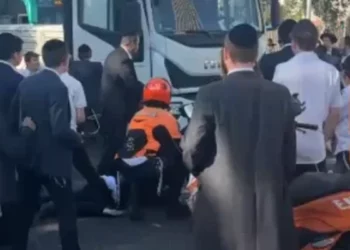 Imagen del incidente durante una protesta ultraortodoxa en Jerusalén