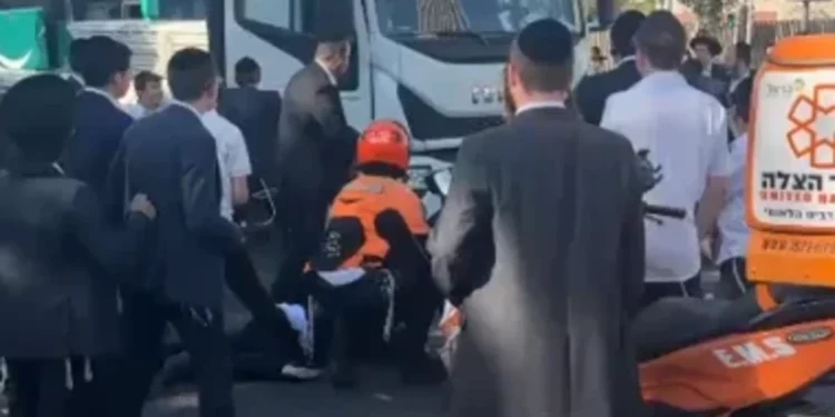 Imagen del incidente durante una protesta ultraortodoxa en Jerusalén