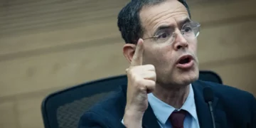 Avichai Mandelblit llega a declarar