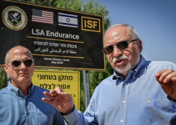 Avigdor Liberman visita una instalación administrada por Estados Unidos e Israel cerca del cruce de Kerem Shalom, el 12 de agosto de 2026.