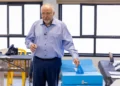 Avigdor Liberman llega a votar en Nokdim durante las elecciones generales israelíes del 27 de octubre de 2026.