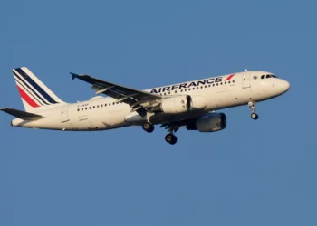Un Airbus A320 de Air France se aproxima para aterrizar en Lisboa, Portugal, el 10 de octubre de 2023.