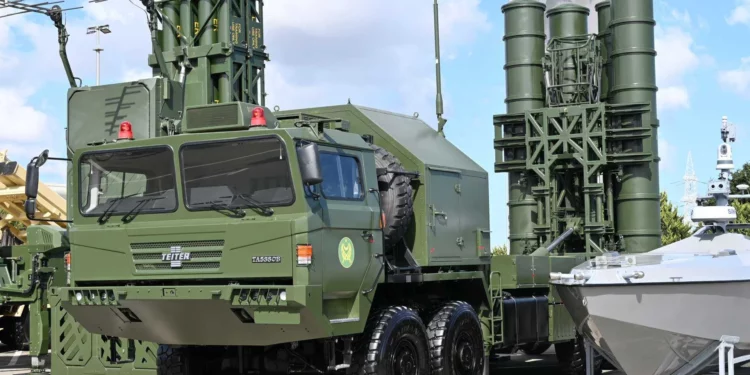 Azerbaiyán incorporó el sistema antiaéreo chino HQ-9BE, con un alcance de 260 km contra aeronaves, frente a los 200 km del S-300PMU-2.