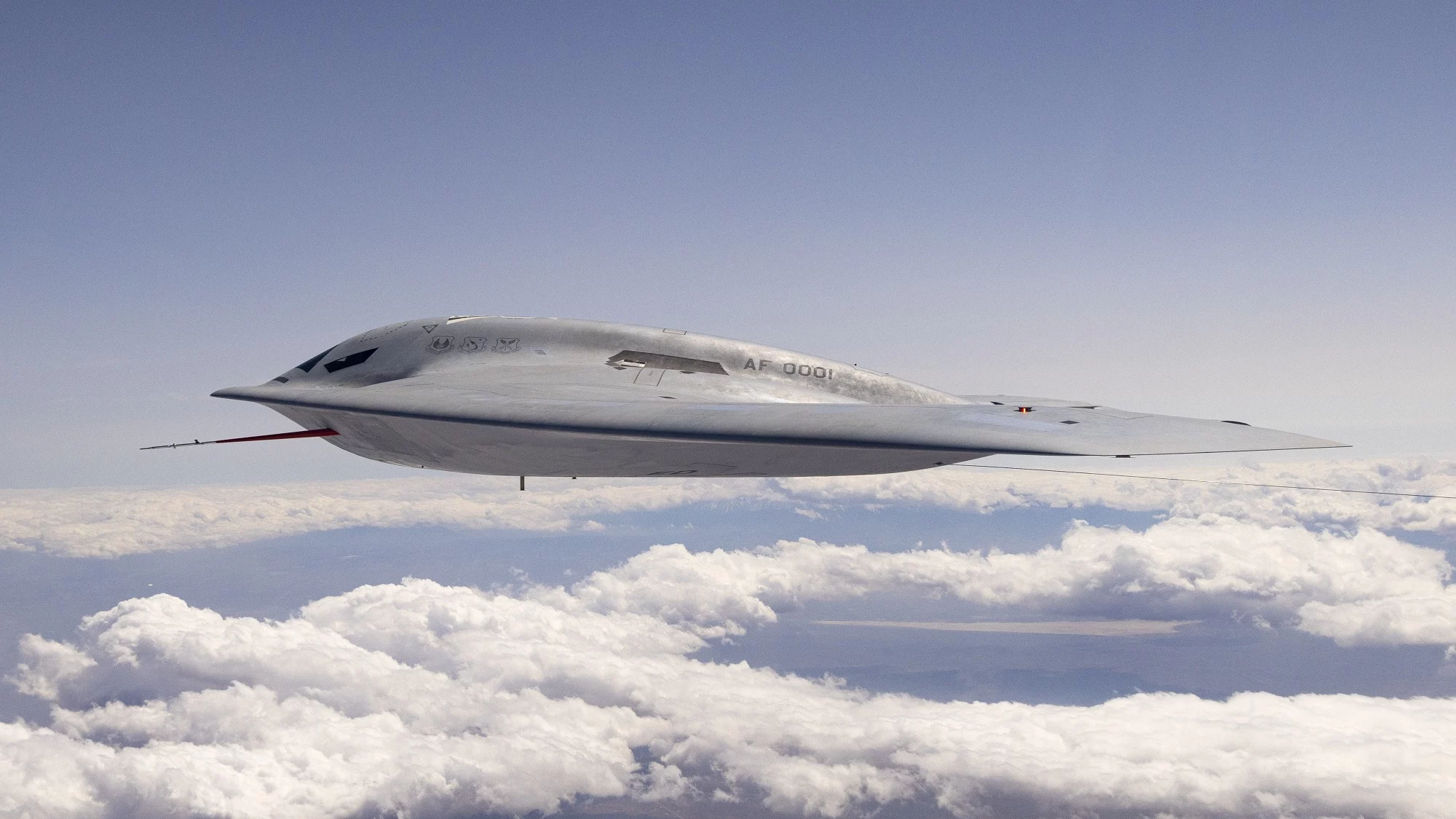 Un B-21 Raider efectúa operaciones de vuelo en la Base Aérea Edwards, California