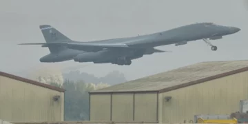 Un bombardero B-1 despega de RAF Fairford, en Fairford, Inglaterra, el 29 de septiembre de 2026.