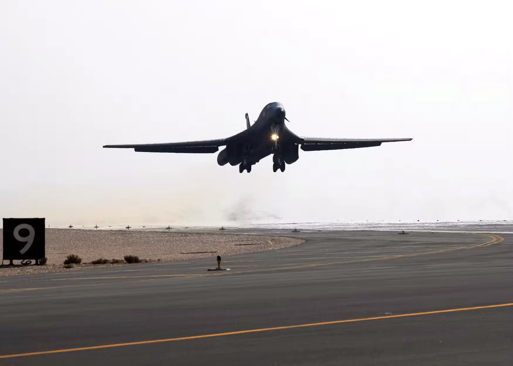 Un B-1B Lancer despega en el sudoeste asiático para una misión de la operación Libertad Duradera
