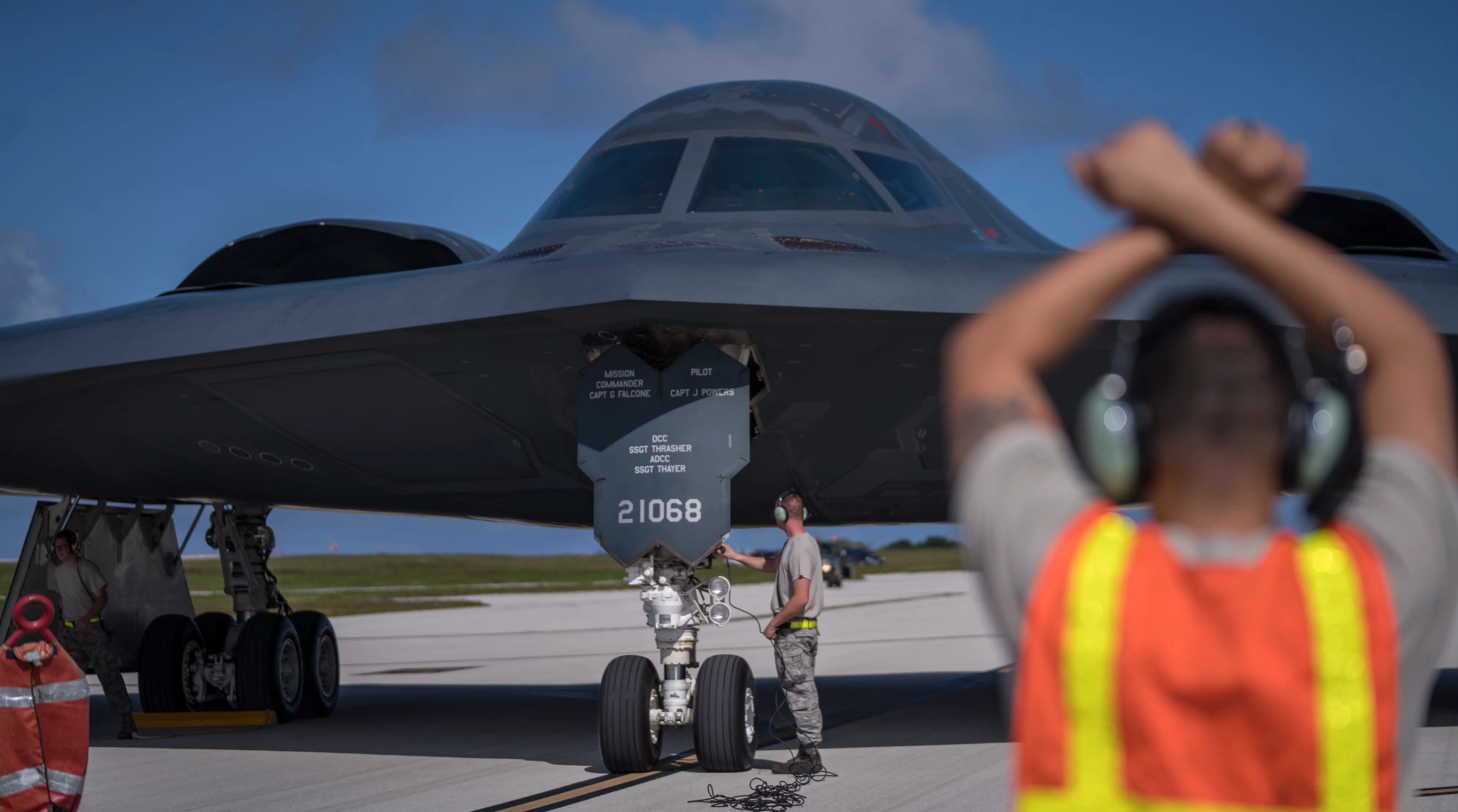 Un B-2 Spirit de la 509.ª Ala de Bombardeo rueda por la base aérea Andersen, Guam, el 8 de enero de 2018.