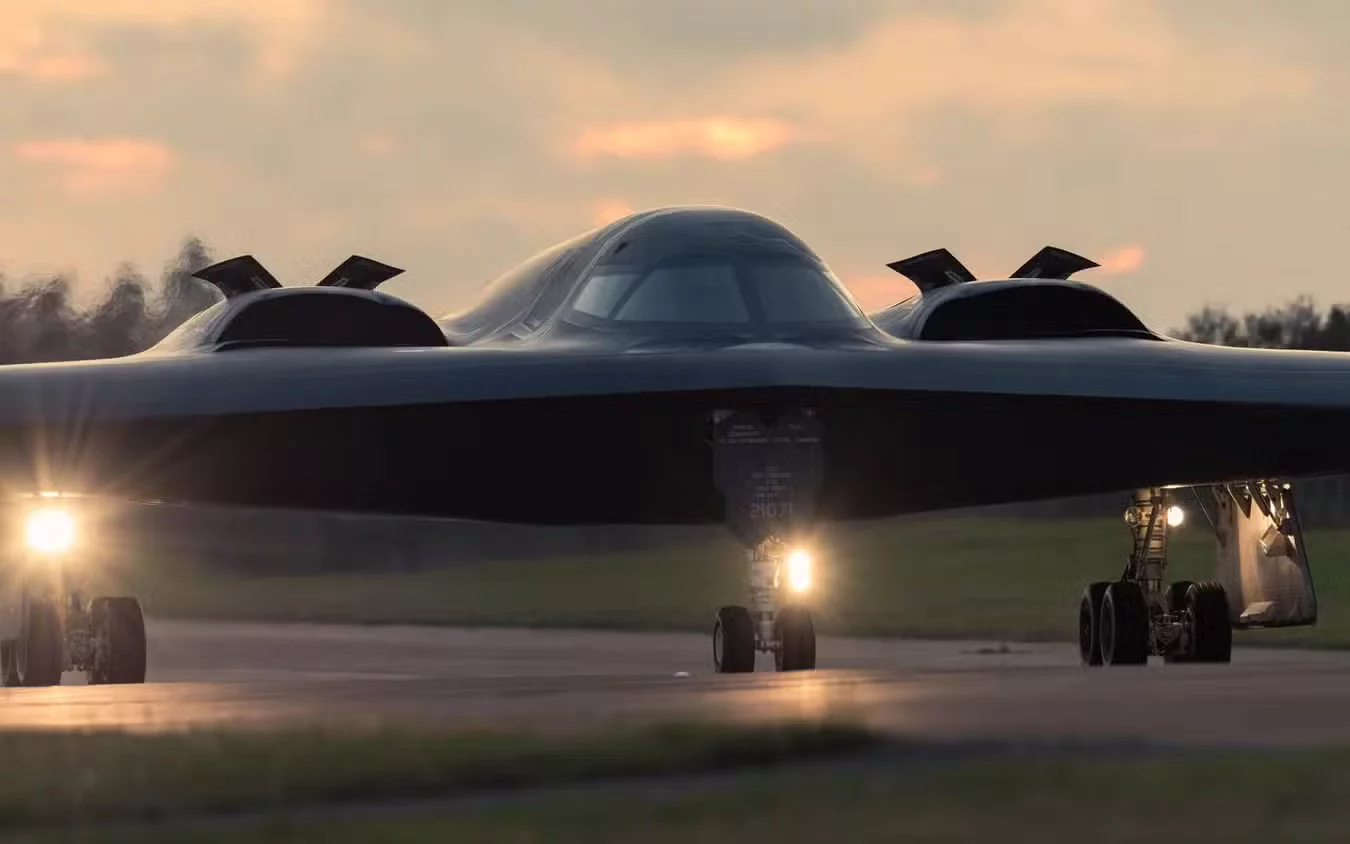 Tres bombarderos B-2, personal y equipos de Whiteman fueron desplegados a RAF Fairford durante Bomber Task Force Europe, en 2019.