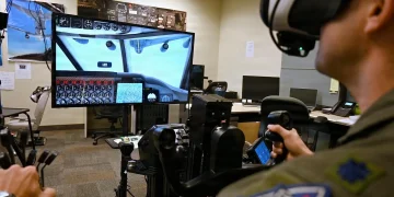 Entrenamiento de reabastecimiento aéreo de un B-52H con realidad virtual en Barksdale