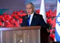 El primer ministro Benjamin Netanyahu habla durante una ceremonia estatal en memoria del ataque del 7 de octubre de 2023, en el cementerio del Monte Herzl, Jerusalén, el 5 de octubre de 2026.