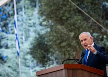 El primer ministro Benjamín Netanyahu habla en una ceremonia estatal en el monte Herzl, Jerusalén, el 5 de octubre de 2026.
