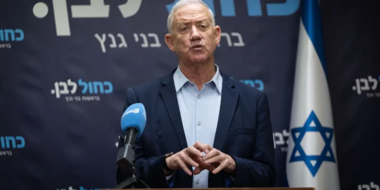 Imagen publicada junto a la noticia sobre la retirada electoral de Benny Gantz