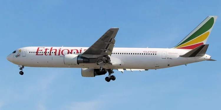 Imagen ilustrativa de un Boeing 767 de Ethiopian Airlines. Fotografía de Adrian Pingstone.