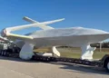 MQ-25A Stingray de la Armada de Estados Unidos en una plataforma de Illinois