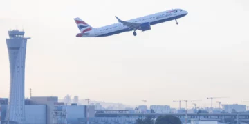 Un avión de British Airways despega del aeropuerto Ben Gurion el 25 de febrero de 2026.