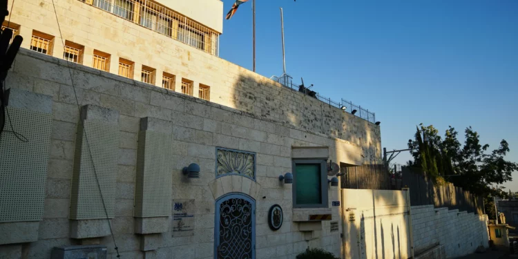 Vista del consulado británico en Jerusalén Este después de que Gideon Sa’ar anunciara su cierre en respuesta a las sanciones británicas contra asentamientos israelíes en Cisjordania, 8 de septiembre de 2026.