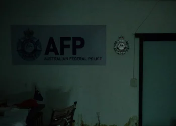 Imagen ilustrativa: sala que imita una comisaría australiana en un centro de estafas abandonado de O’Smach, en la frontera entre Tailandia y Camboya, el 7 de septiembre de 2026.