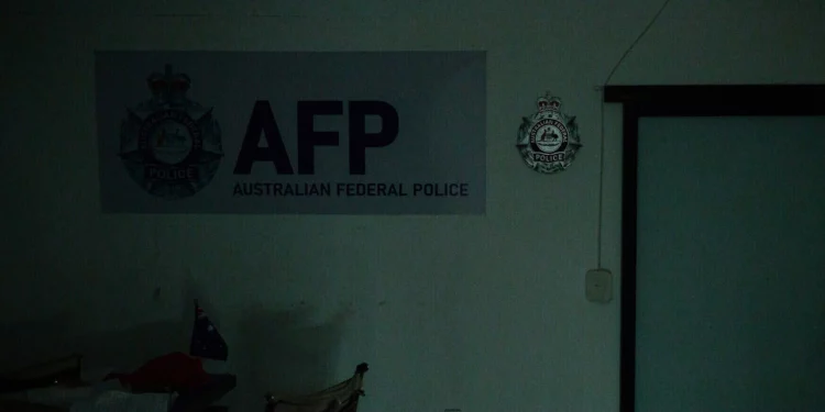 Imagen ilustrativa: sala que imita una comisaría australiana en un centro de estafas abandonado de O’Smach, en la frontera entre Tailandia y Camboya, el 7 de septiembre de 2026.