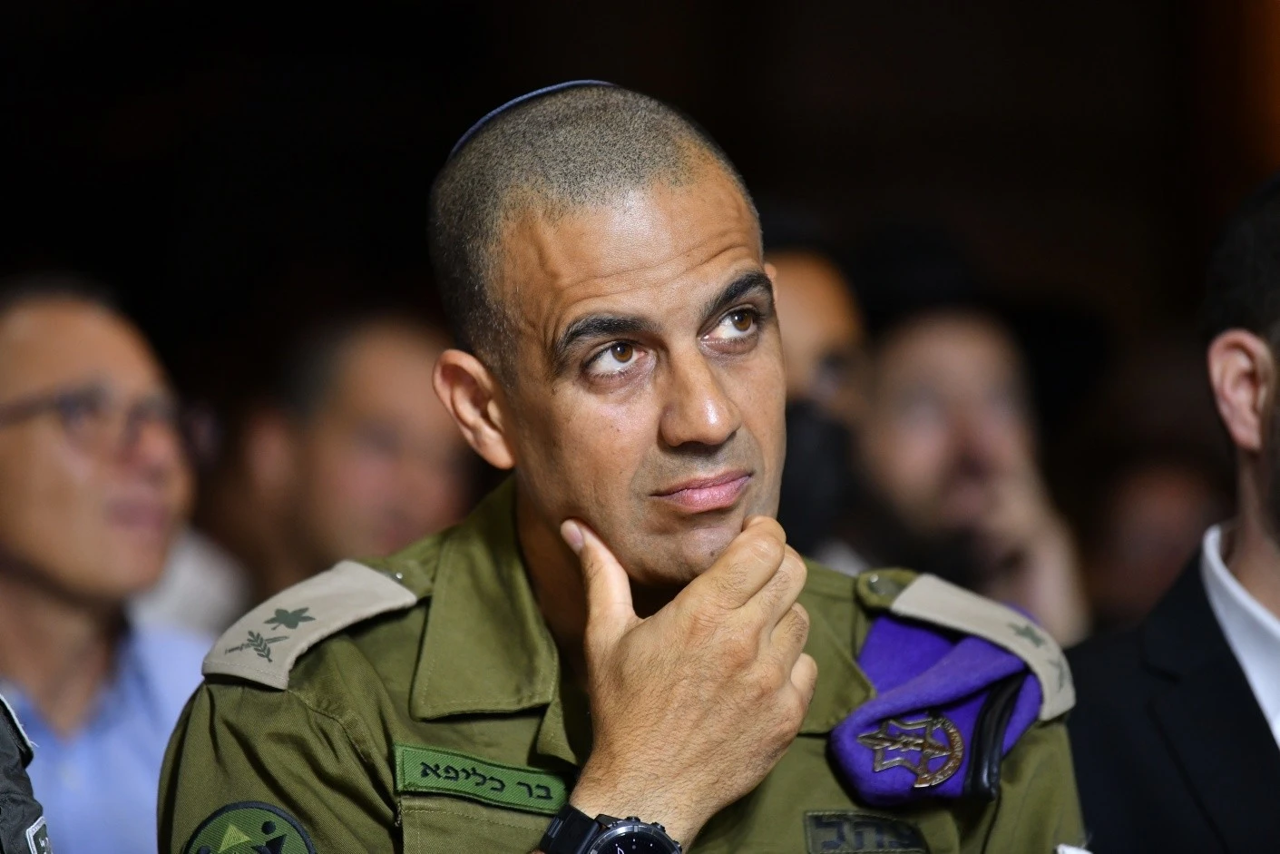 El general Dado Bar Kalifa, jefe de la Dirección de Personal del Ejército, durante una ceremonia de alumnos de Mejinot Netzah, red de academias pre-militares para jóvenes haredíes de la asociación Netzah Yehuda, en los túneles del Muro Occidental, el 11 de septiembre de 2025 El general Dado Bar Kalifa, jefe de la Dirección de Personal del Ejército, durante una ceremonia de alumnos de Mejinot Netzah, red de academias pre-militares para jóvenes haredíes de la asociación Netzah Yehuda, en los túneles del Muro Occidental, el 11 de septiembre de 2025