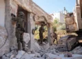 Fuerzas de seguridad israelíes demuelen la casa del terrorista palestino que mató a Netanel Shukrun cerca de Neve Tzuf, el 7 de octubre de 2026.