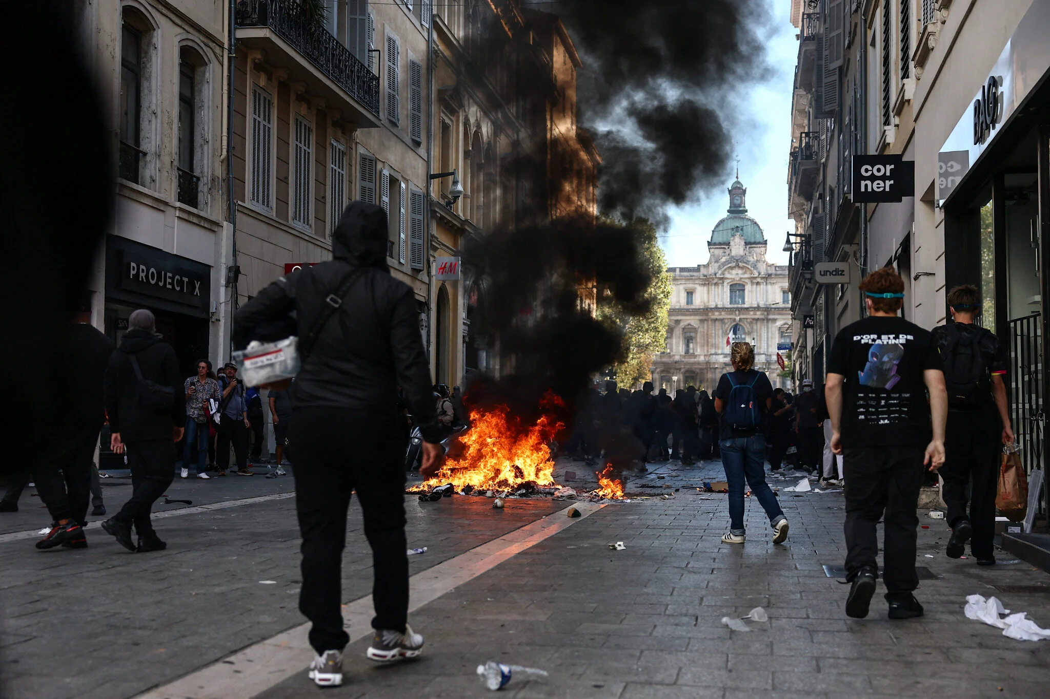 Saqueos durante las protestas en Marsella Disturbios y saqueos en el centro de Marsella durante las protestas del 17 de octubre de 2026.