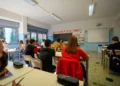 Imagen ilustrativa: docentes y estudiantes en un aula de una escuela secundaria de Roma, el 13 de septiembre de 2021.