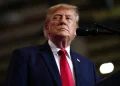 Donald Trump interviene en un mitin de campaña en el T. Ed Garrison Arena de Pendleton, Carolina del Sur, el 21 de octubre de 2026.