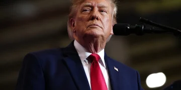 Donald Trump interviene en un mitin de campaña en el T. Ed Garrison Arena de Pendleton, Carolina del Sur, el 21 de octubre de 2026.