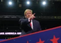 El presidente estadounidense Donald Trump participa en un mitin en Youngstown, Ohio, el 12 de octubre de 2026.