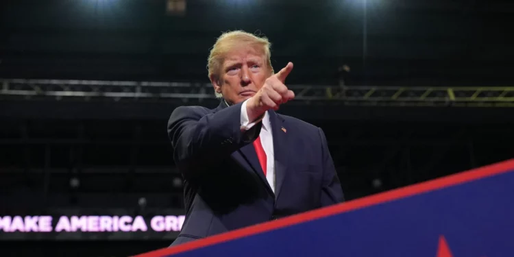 El presidente estadounidense Donald Trump participa en un mitin en Youngstown, Ohio, el 12 de octubre de 2026.