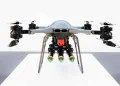 Dron TRV-150 equipado con un lanzador triple para cohetes APKWS