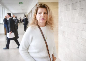 El abogado Efi Naveh y la periodista de Galei Tzahal Hadas Shtaif.