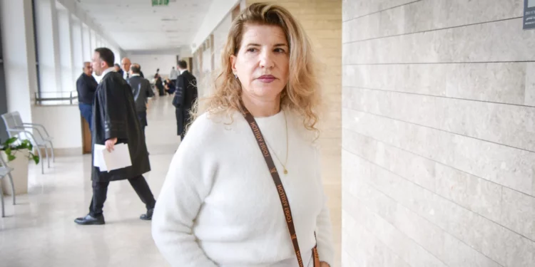 El abogado Efi Naveh y la periodista de Galei Tzahal Hadas Shtaif.