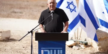 Gadi Eisenkot durante una declaración junto a la frontera de Gaza
