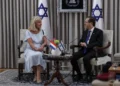 La embajadora neerlandesa Stella Ronner-Grubacic entrega sus cartas credenciales al presidente Isaac Herzog en Jerusalén, el 26 de octubre de 2026.