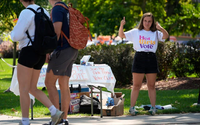 Estudiantes de la Universidad de Pittsburgh en el campus, el 12 de septiembre de 2024.