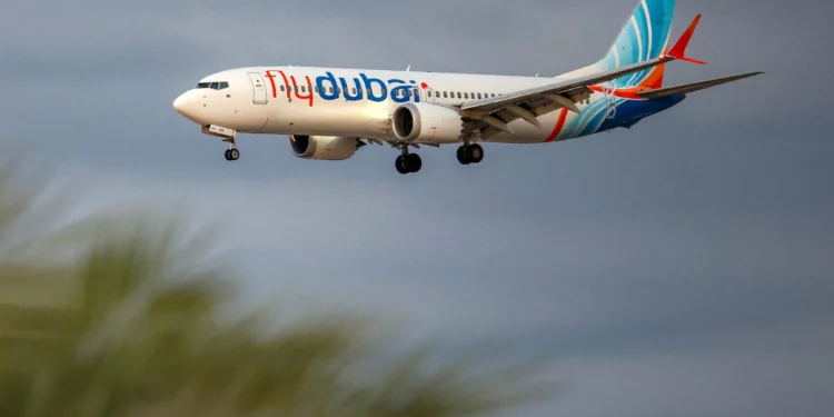 Un Boeing 737 MAX 8 de flydubai se prepara para aterrizar en el aeropuerto Ben Gurion de Israel, en Lod, el 30 de septiembre de 2026.
