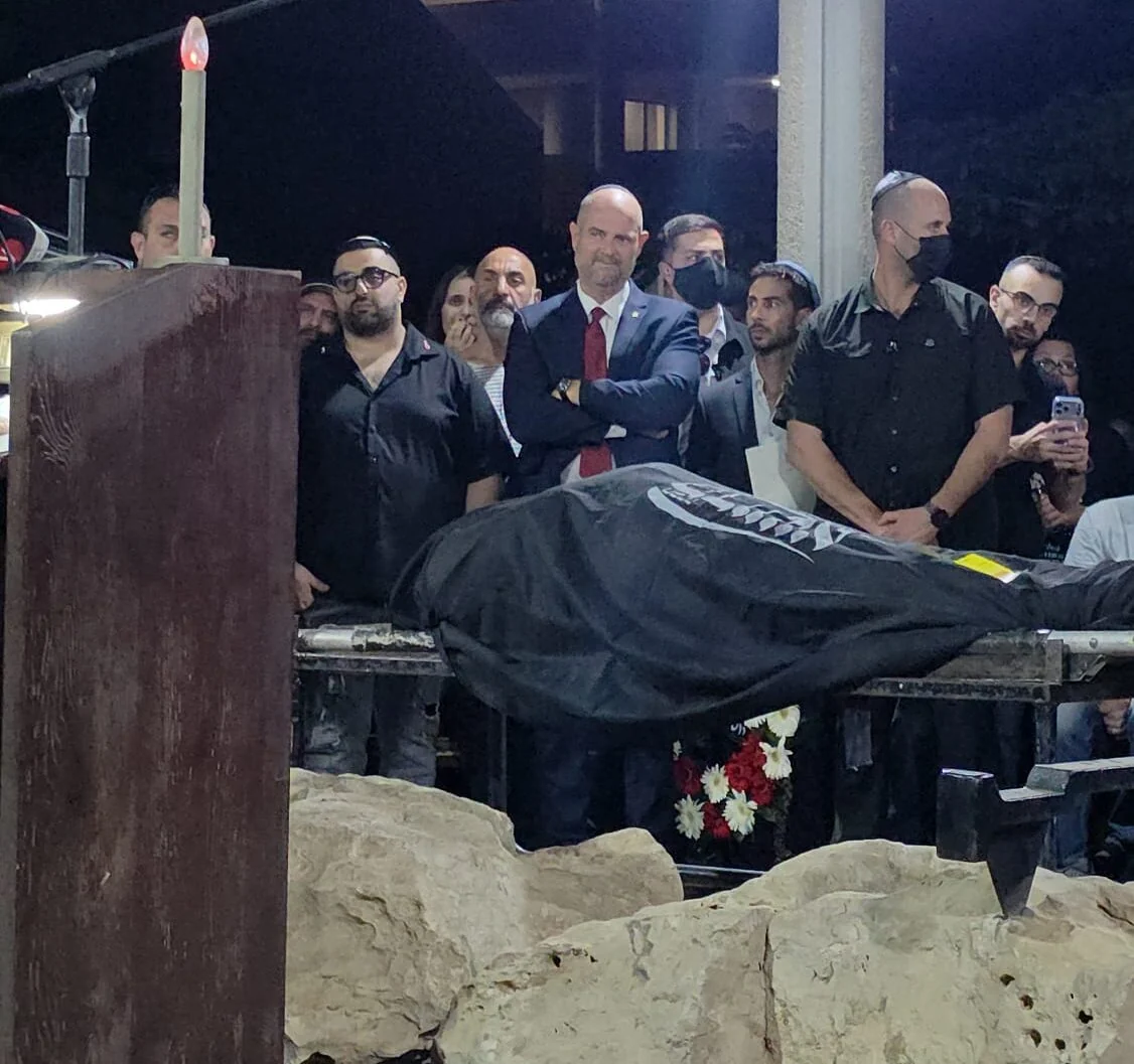 Fotografía del funeral de Sheffi Paz