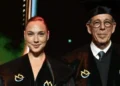 Gal Gadot junto al presidente de la Universidad Bar-Ilan, Arie Zaban