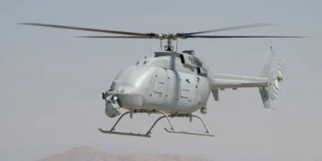 Un helicóptero no tripulado MQ-8C Fire Scout del Ejército de Estados Unidos durante una prueba de vuelo en Utah.