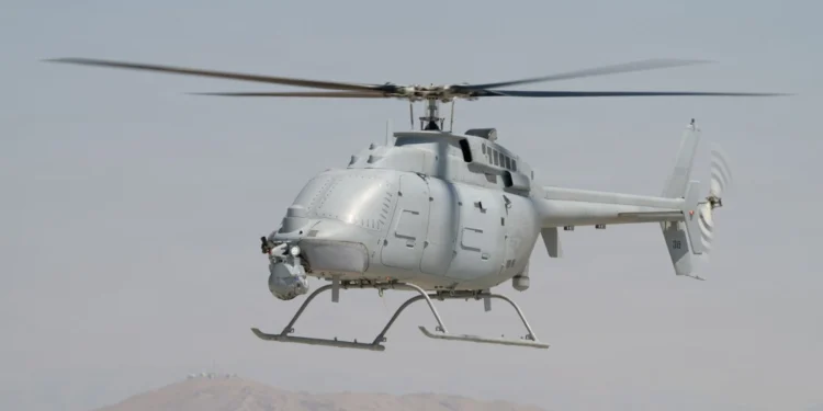 Un helicóptero no tripulado MQ-8C Fire Scout del Ejército de Estados Unidos durante una prueba de vuelo en Utah.