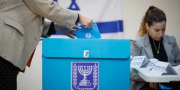 Israel Gantz, presidente del Consejo de Yesha, en su oficina