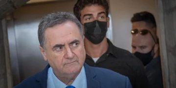 El ministro de Defensa de Israel, Israel Katz, llega al Muro Occidental de Jerusalén durante Sucot, el 28 de septiembre de 2026.