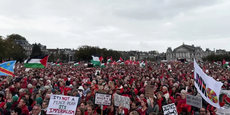 Imagen destacada del artículo sobre el caso de un israelí rechazado de un curso de neerlandés.