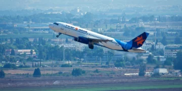 Imagen ilustrativa de un vuelo de Israir que despega del aeropuerto Ben Gurion el 3 de septiembre de 2015.