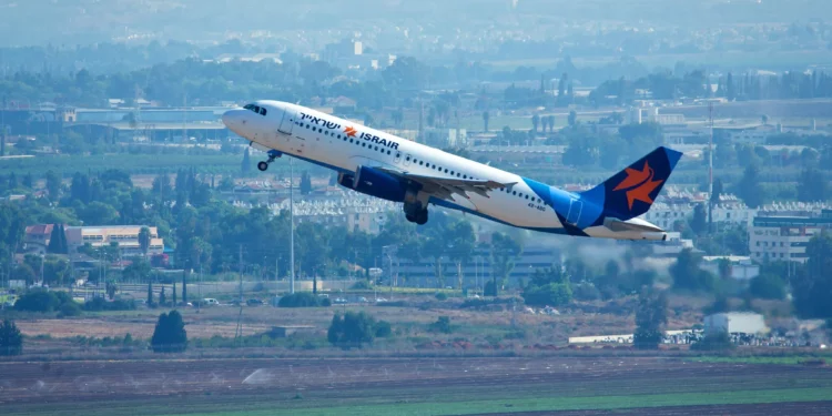 Imagen ilustrativa de un vuelo de Israir que despega del aeropuerto Ben Gurion el 3 de septiembre de 2015.